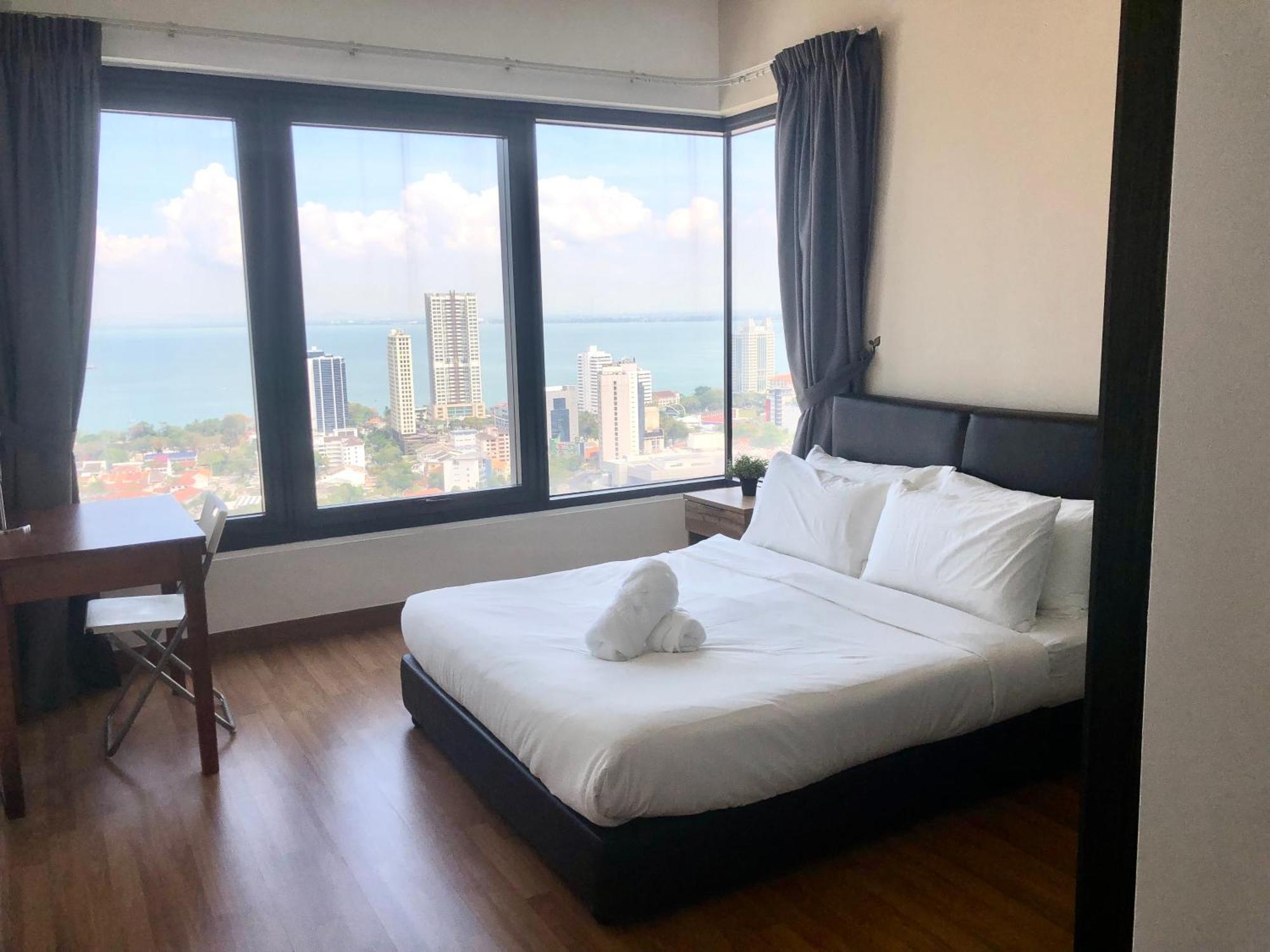 Tropicana 218 Macalister Netflix Unit By Blue Sky Holidays George Town Buitenkant foto